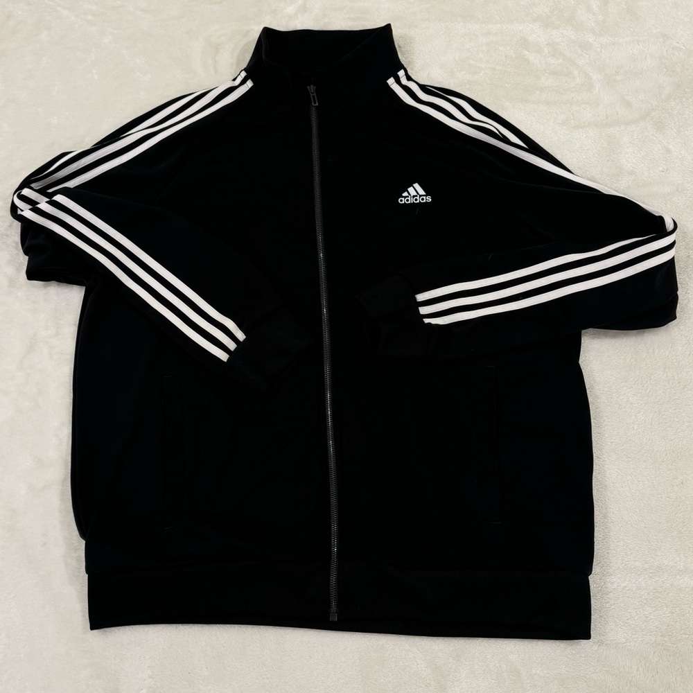 Adidas classic black/white warm-up jacket in size XL—LIKE NEW
